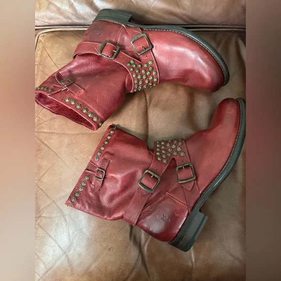 Frye Jenna Studded boots Distressed red leather Size 11B
EUC - Picture 3 of 9